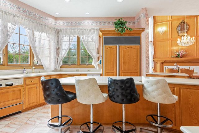 N78W13031 Country Club COURT, Menomonee Falls, WI 53051