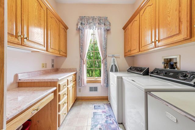 N78W13031 Country Club COURT, Menomonee Falls, WI 53051