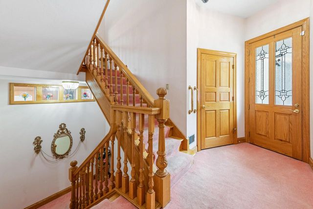 N78W13031 Country Club COURT, Menomonee Falls, WI 53051