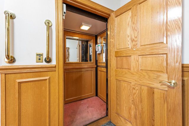 N78W13031 Country Club COURT, Menomonee Falls, WI 53051