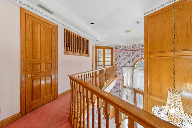 N78W13031 Country Club COURT, Menomonee Falls, WI 53051