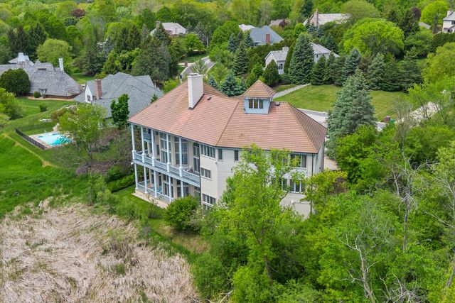 N78W13031 Country Club COURT, Menomonee Falls, WI 53051