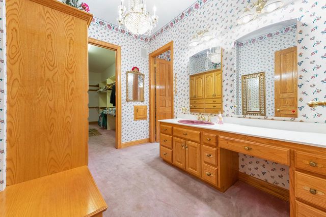 N78W13031 Country Club COURT, Menomonee Falls, WI 53051