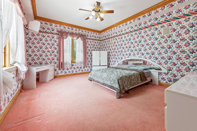 N78W13031 Country Club COURT, Menomonee Falls, WI 53051