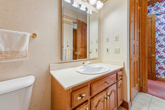 N78W13031 Country Club COURT, Menomonee Falls, WI 53051