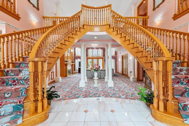 N78W13031 Country Club COURT, Menomonee Falls, WI 53051