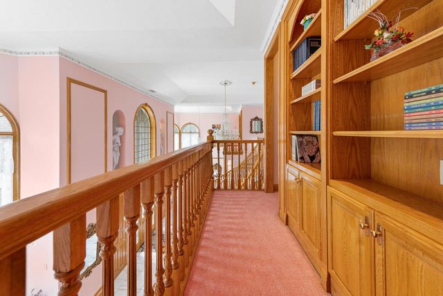 N78W13031 Country Club COURT, Menomonee Falls, WI 53051