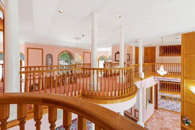 N78W13031 Country Club COURT, Menomonee Falls, WI 53051