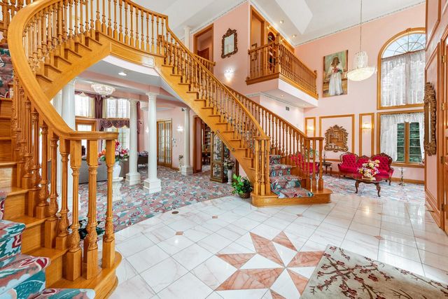 N78W13031 Country Club COURT, Menomonee Falls, WI 53051