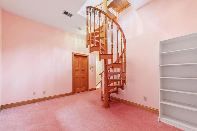 N78W13031 Country Club COURT, Menomonee Falls, WI 53051