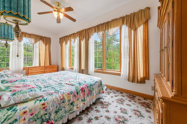 N78W13031 Country Club COURT, Menomonee Falls, WI 53051
