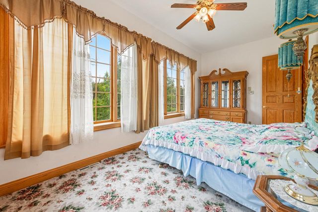 N78W13031 Country Club COURT, Menomonee Falls, WI 53051