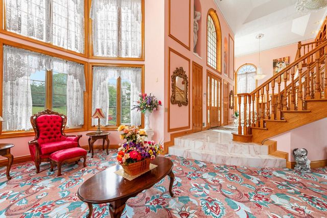 N78W13031 Country Club COURT, Menomonee Falls, WI 53051