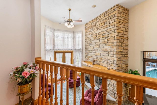 N78W13031 Country Club COURT, Menomonee Falls, WI 53051
