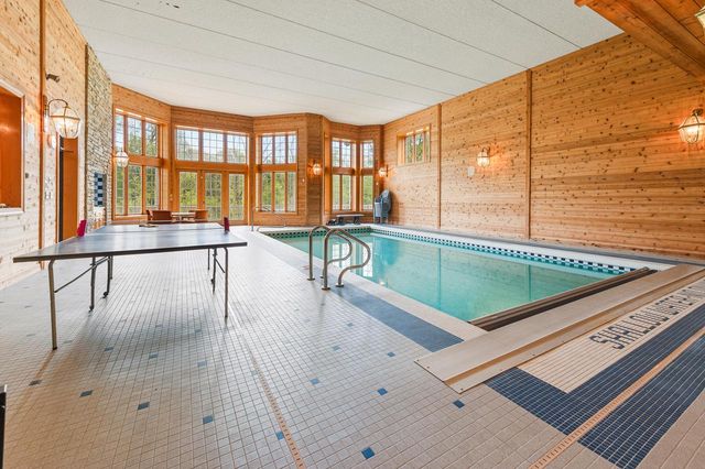 N78W13031 Country Club COURT, Menomonee Falls, WI 53051