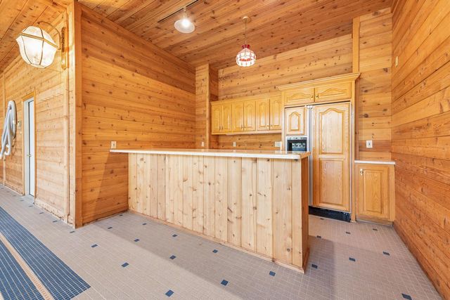 N78W13031 Country Club COURT, Menomonee Falls, WI 53051