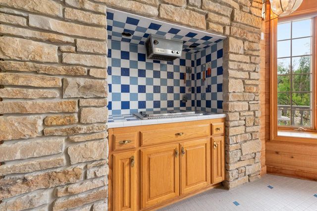 N78W13031 Country Club COURT, Menomonee Falls, WI 53051
