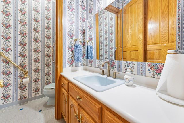 N78W13031 Country Club COURT, Menomonee Falls, WI 53051