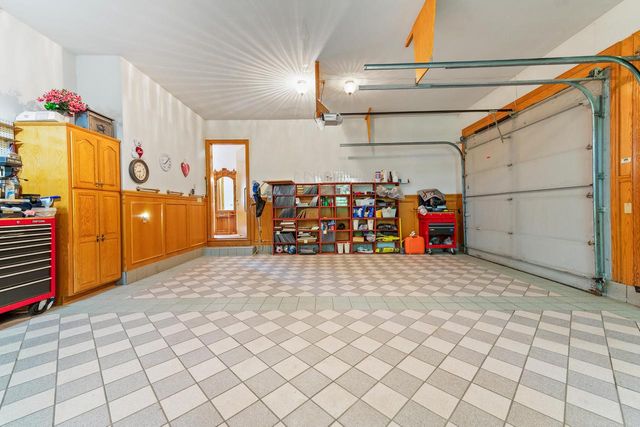 N78W13031 Country Club COURT, Menomonee Falls, WI 53051