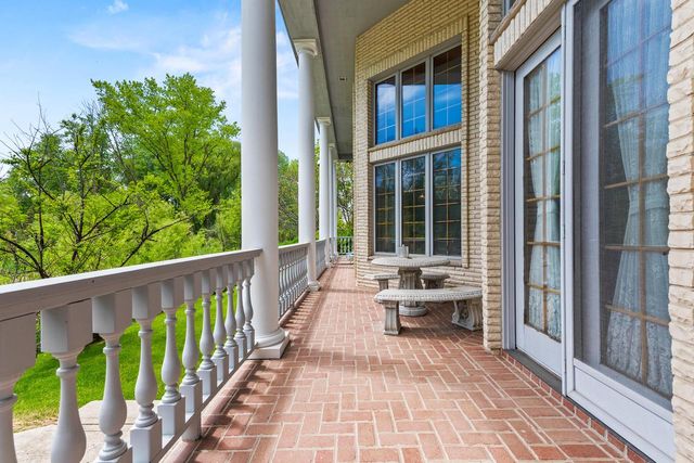 N78W13031 Country Club COURT, Menomonee Falls, WI 53051