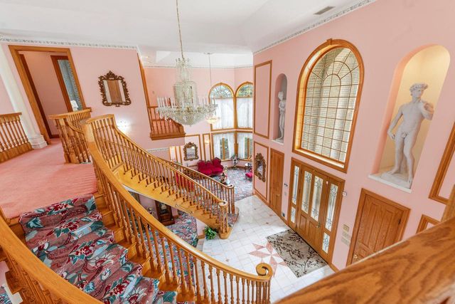 N78W13031 Country Club COURT, Menomonee Falls, WI 53051