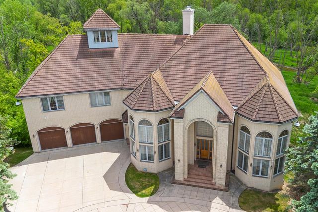 N78W13031 Country Club COURT, Menomonee Falls, WI 53051