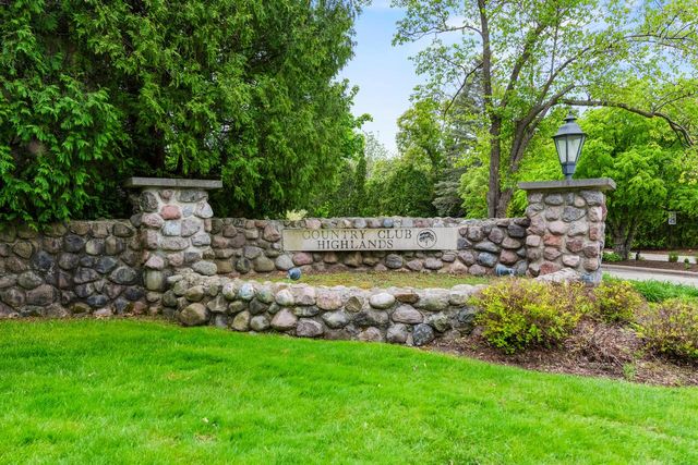 N78W13031 Country Club COURT, Menomonee Falls, WI 53051