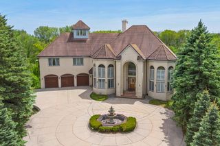 N78W13031 Country Club COURT, Menomonee Falls, WI 53051