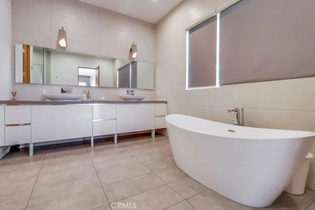 737 N Cherokee Avenue, Los Angeles, CA 90038