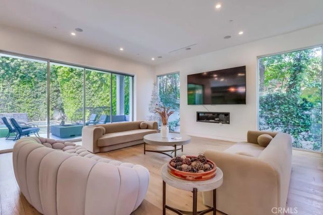 737 N Cherokee Avenue, Los Angeles, CA 90038