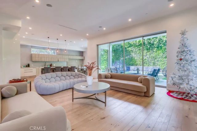 737 N Cherokee Avenue, Los Angeles, CA 90038