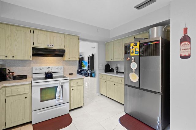 2118 SE Morningside Boulevard, Port St. Lucie, FL 34952