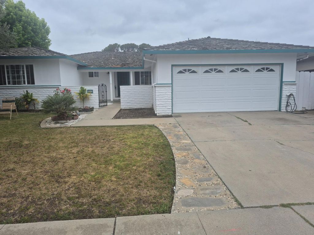 1076 Sierra Madre Drive, Salinas, CA 93901