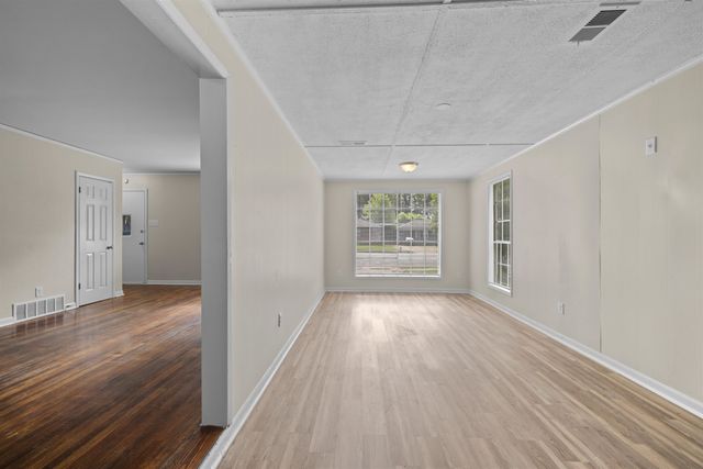 1743 S PERKINS RD, Memphis, TN 38117
