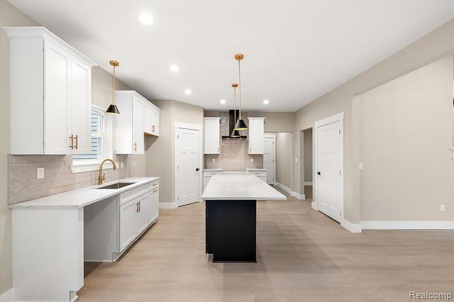49287 London Bridge Drive, Macomb, MI 48044