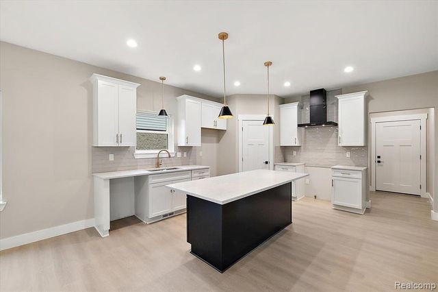 49287 London Bridge Drive, Macomb, MI 48044