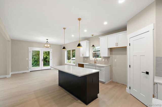 49287 London Bridge Drive, Macomb, MI 48044