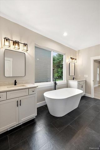 49287 London Bridge Drive, Macomb, MI 48044