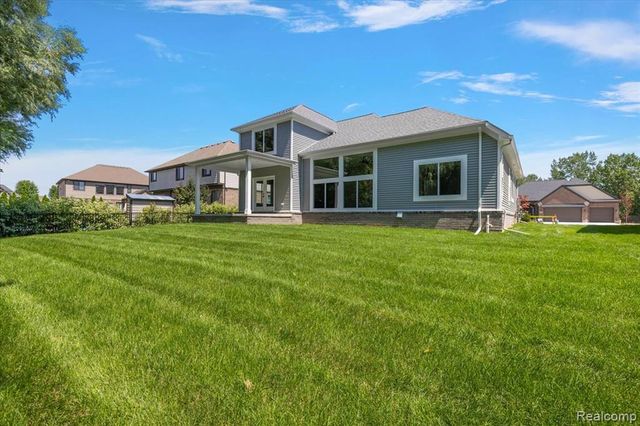 49287 London Bridge Drive, Macomb, MI 48044