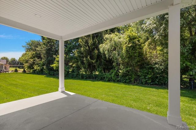 49287 London Bridge Drive, Macomb, MI 48044
