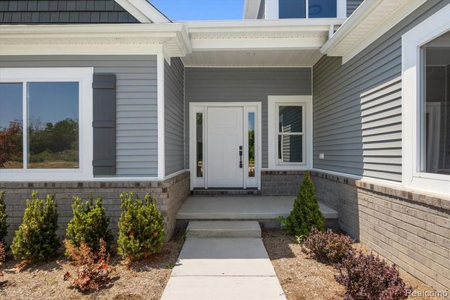 49287 London Bridge Drive, Macomb, MI 48044