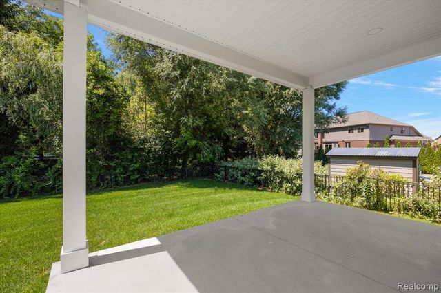 49287 London Bridge Drive, Macomb, MI 48044