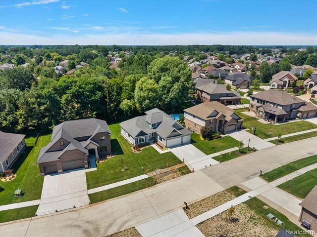 49287 London Bridge Drive, Macomb, MI 48044