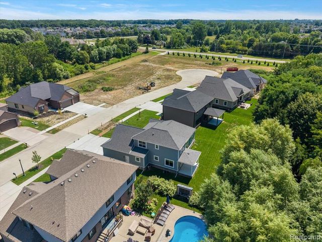 49287 London Bridge Drive, Macomb, MI 48044