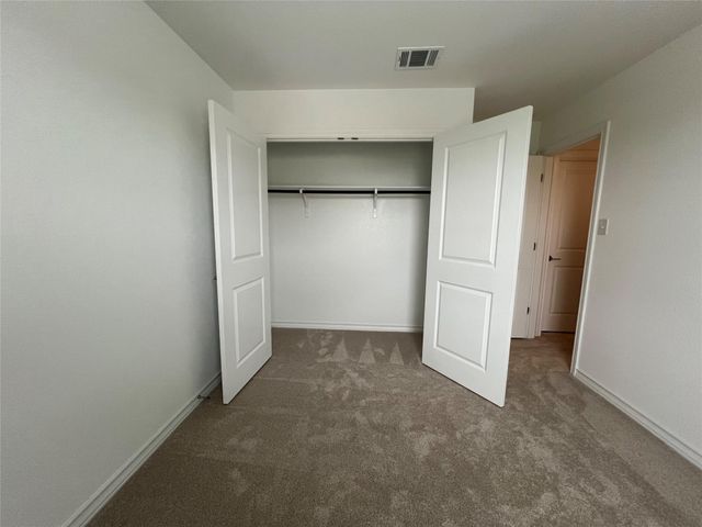 204 Doodle LN, Hutto, TX 78634