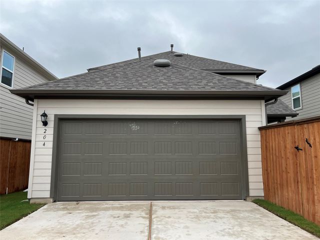 204 Doodle LN, Hutto, TX 78634