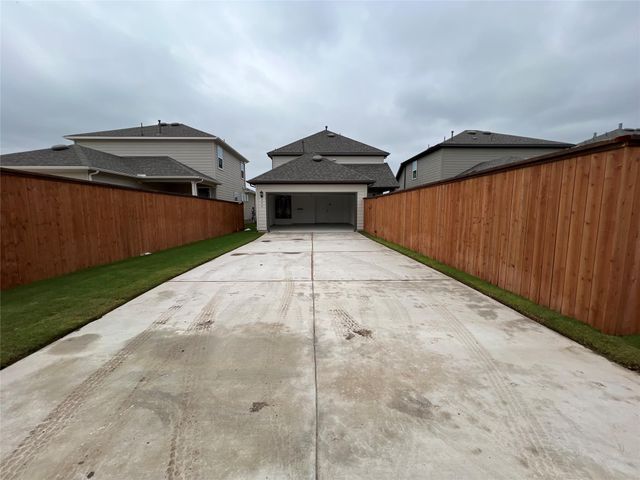 204 Doodle LN, Hutto, TX 78634
