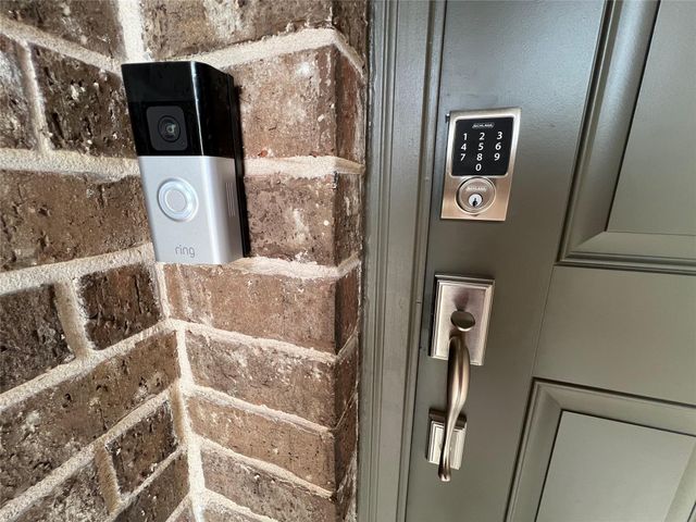 204 Doodle LN, Hutto, TX 78634