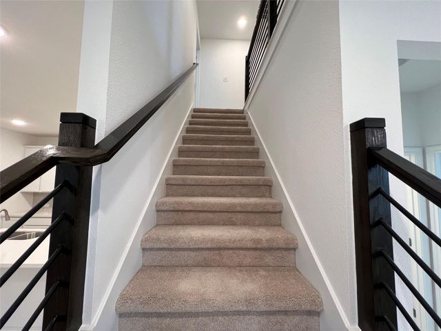 204 Doodle LN, Hutto, TX 78634