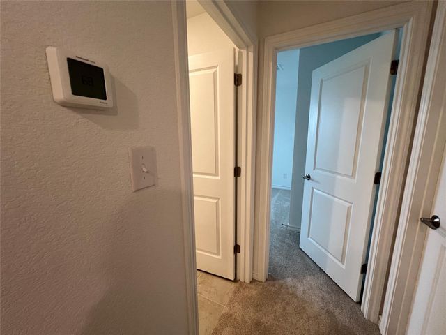 204 Doodle LN, Hutto, TX 78634